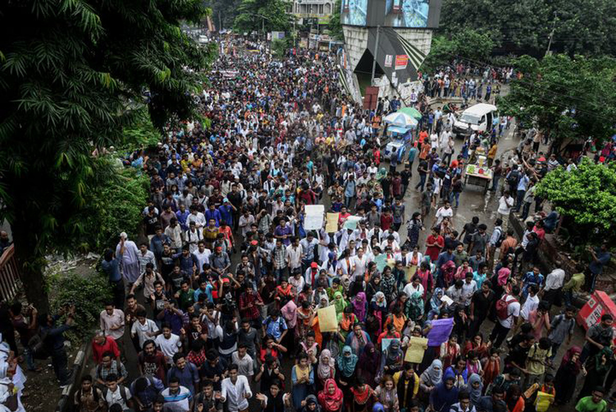 आन्दोलनको चपेटामा परेको बंगलादेशबाट ८ सय नेपाली विद्यार्थी नेपाल आइपुगे, १७ जना विद्यार्थी आज फर्कदै