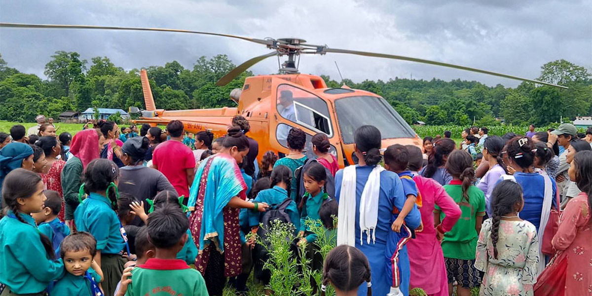 काठमाडौँबाट बैतडीका लागि उडेको अन्नपूर्ण एयरको हेलिकप्टर बाँकेको खेतमा आकस्मिक अवतरण