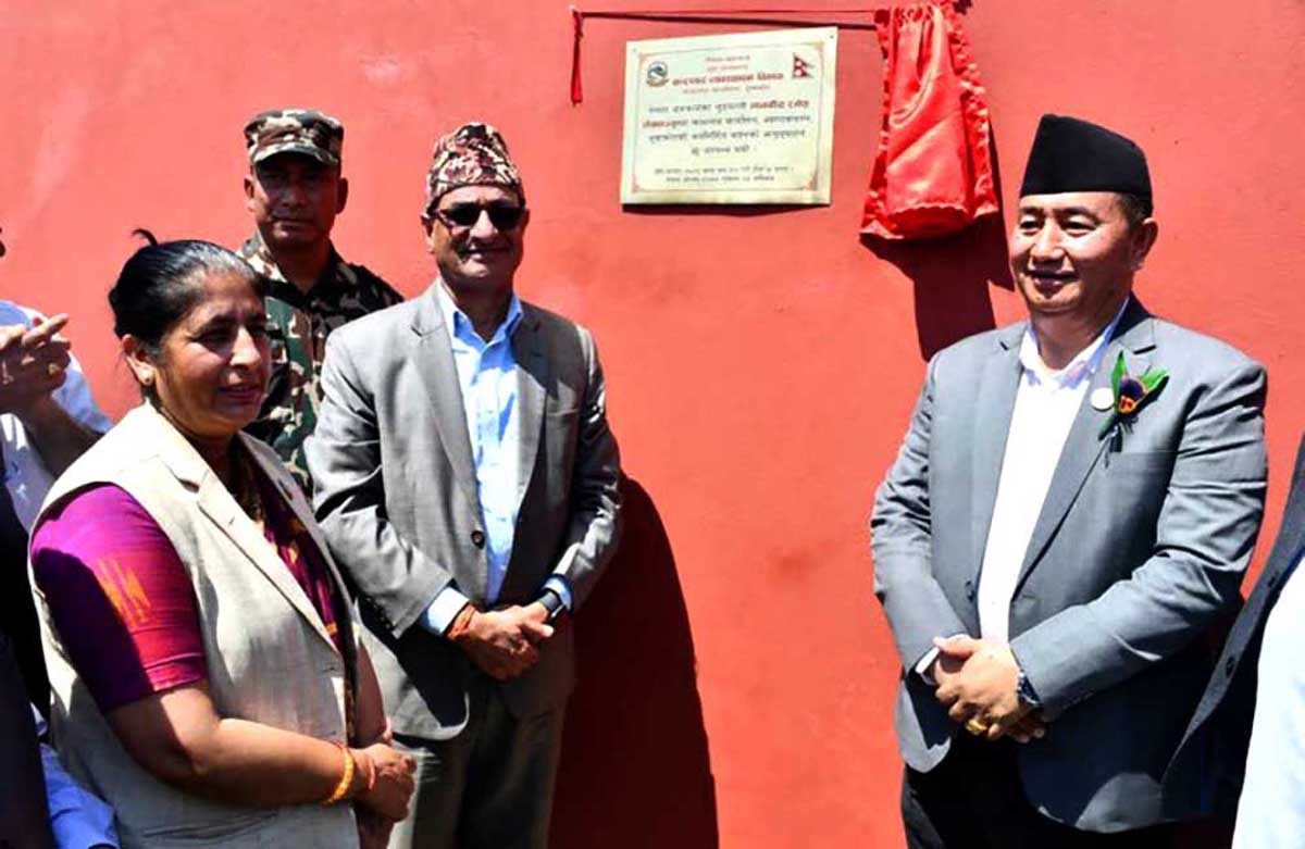 कारागारलाई कैदीबन्दी थुन्ने मात्र नभइ उत्पादक कारागारका रुपमा विकास गरिनुपर्नेमा गृहमन्त्री लेखकको जोड