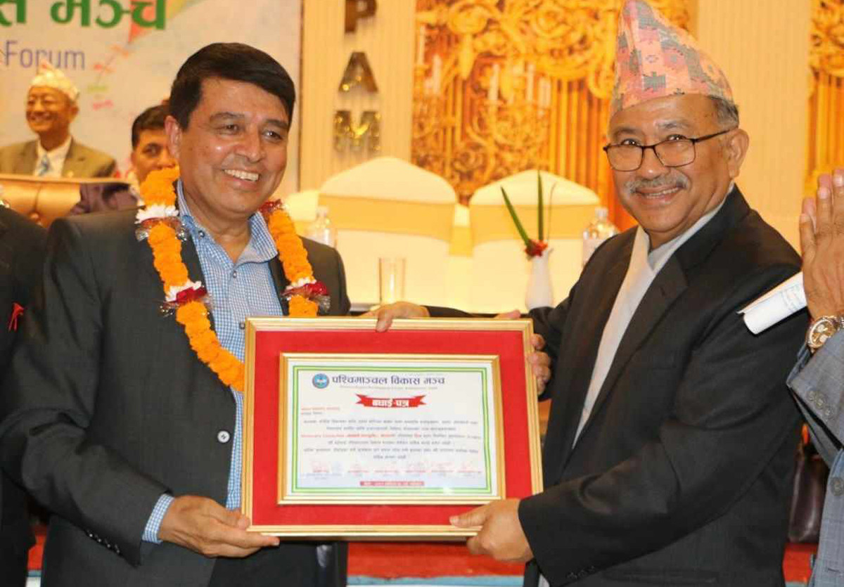नेपाल उद्योग बाणिज्य महासंघका अध्यक्ष ढकाल पश्चिमाञ्चल विकास मञ्चद्वारा सम्मानित