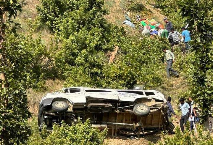 फोर्स गाडी दुर्घटना हुँदा ४ गम्भीरसहित २८ घाइते
