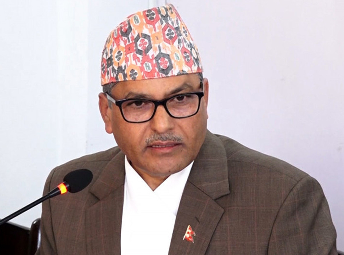 बैंकमा समस्या भएको अफवाह नफैल्याउन गभर्नर अधिकारीको आग्रह