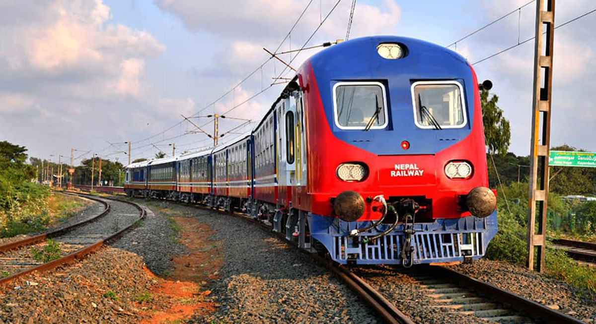 मुआब्जा विवादले रोकियो रेल्वेको काम