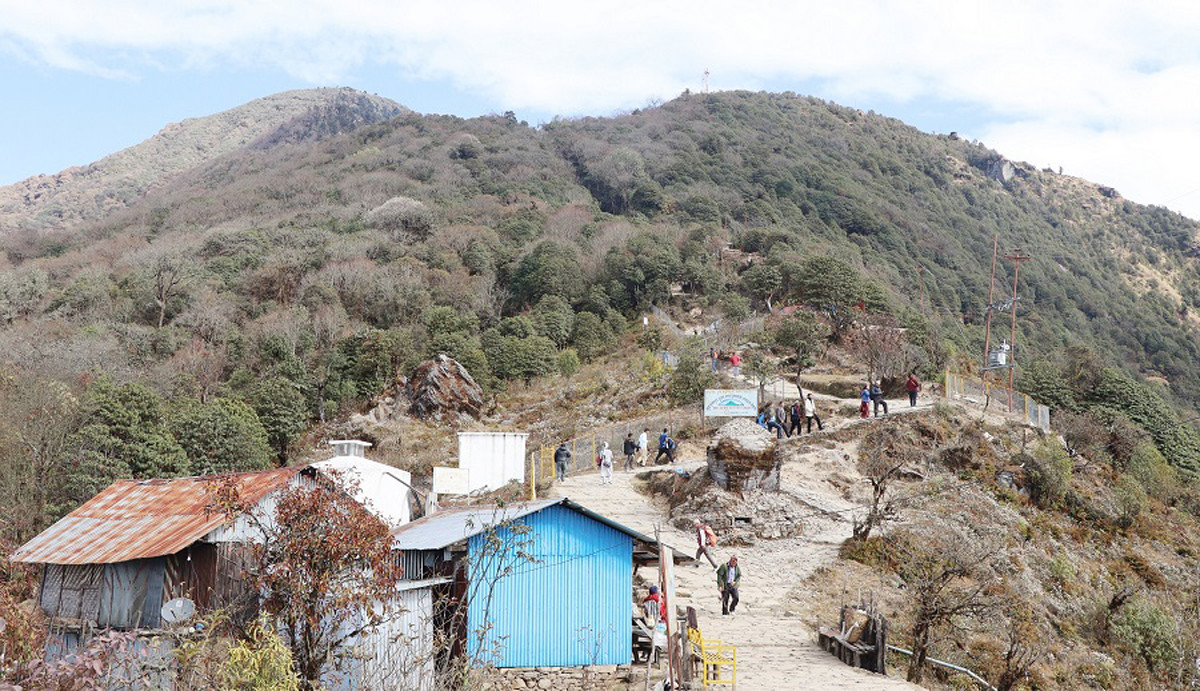केवलकार निर्माण पक्षधरलाई हातपात गर्दै कालोमसो