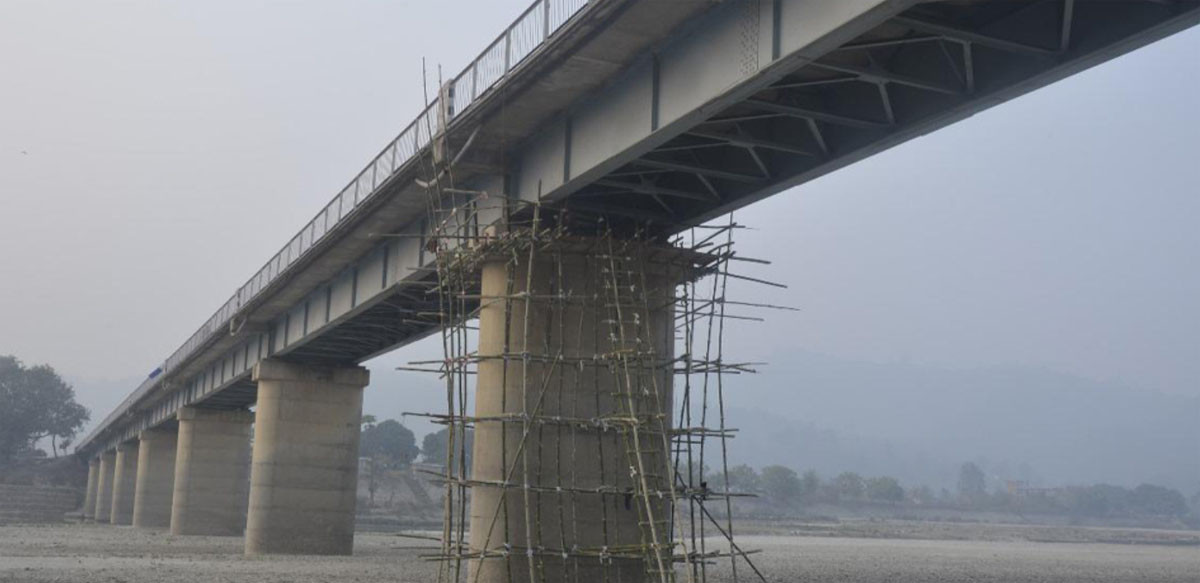 वाग्मती पुलको बिम चर्किएपछि मर्मत थालियो