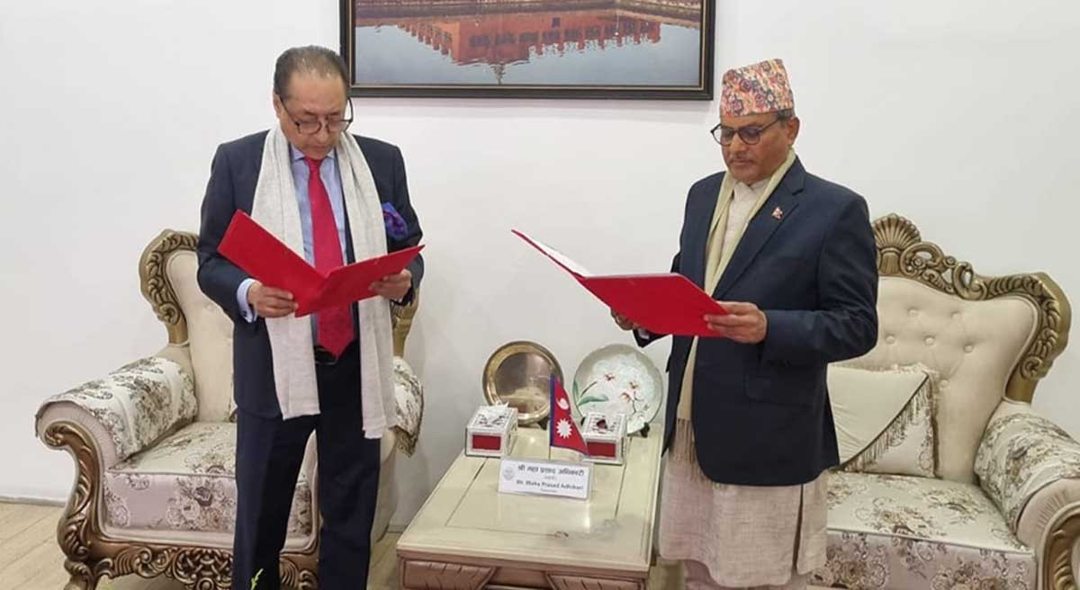नेपाल इन्भेस्टमेन्ट मेगा बैंकका अध्यक्ष पाँडेले लिए शपथ