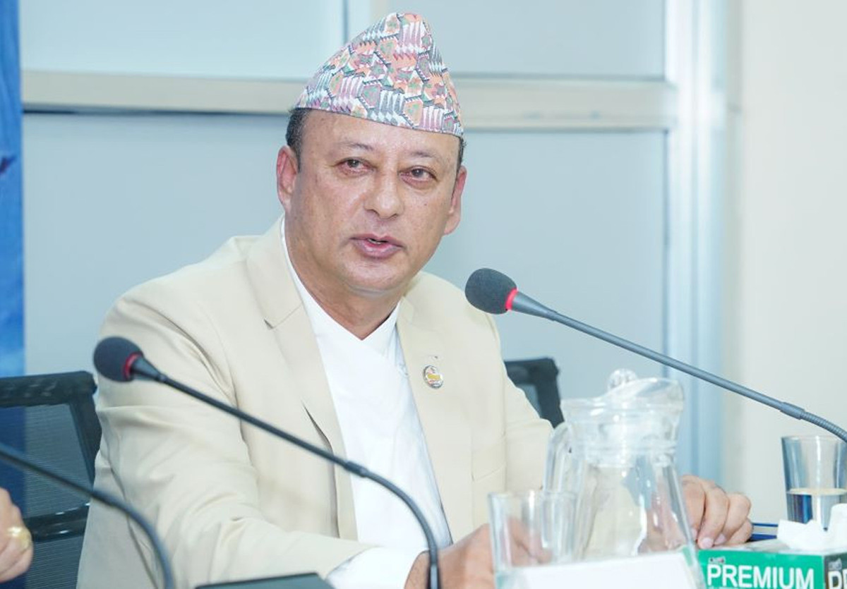 सम्पत्ति शुद्धीकरण मुद्दामा पक्राउ परेका पूर्वउर्जामन्त्री दीपक खड्का अस्पताल भर्ना