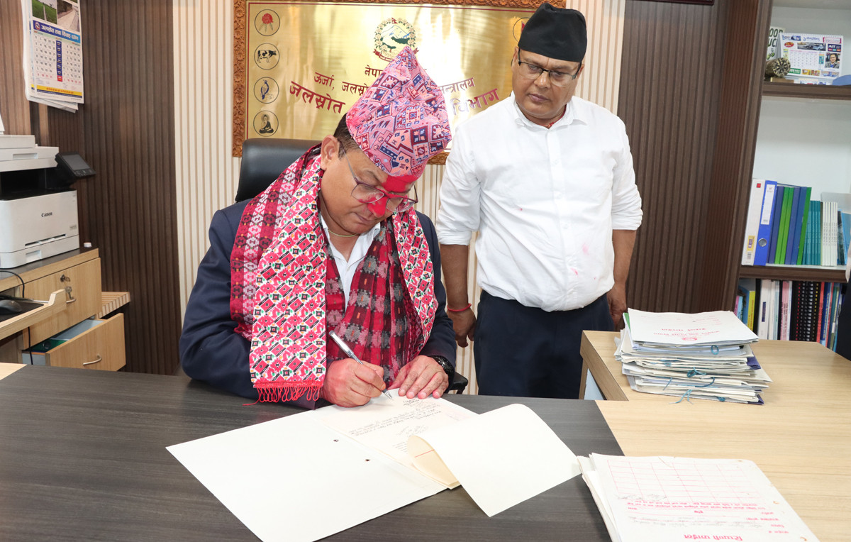 जलस्रोत तथा सिंचाई विभागका नवनियुक्त महानिर्देशक मित्र बरालले गरे पदवहाली, परिणाम देखाउने गरी काम गर्न मातहतका कर्मचारीलाई निर्देशन