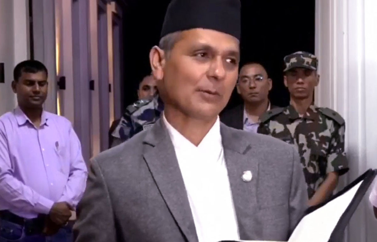 उच्च मनोबलका साथ काममा खटिन ट्राफिक प्रहरीलाई गृहमन्त्रीको निर्देशन