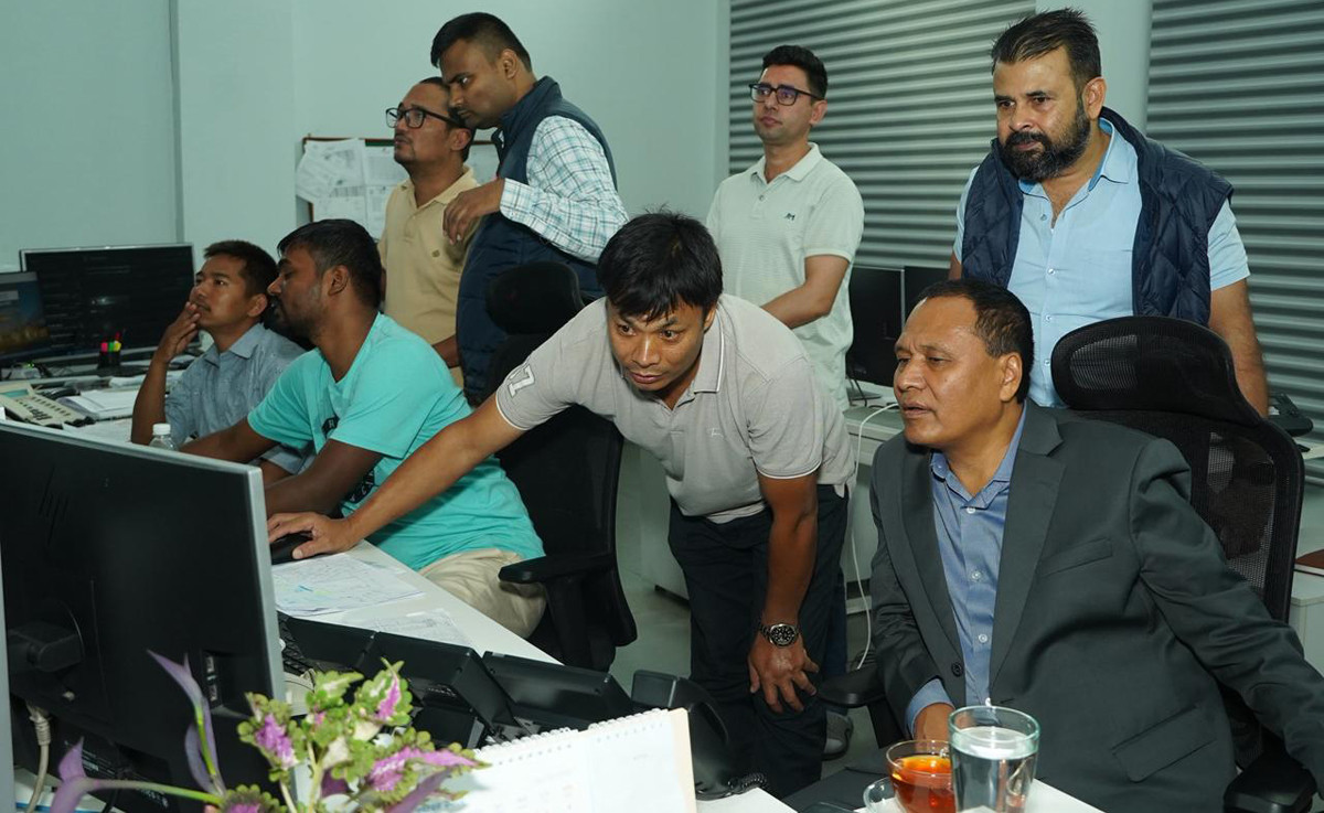 साउनदेखि हालसम्म १५ अर्बको विद्युत निर्यात, मन्त्री घिसिङबाट विद्युत् भार प्रेषण केन्द्रको अनुगमन