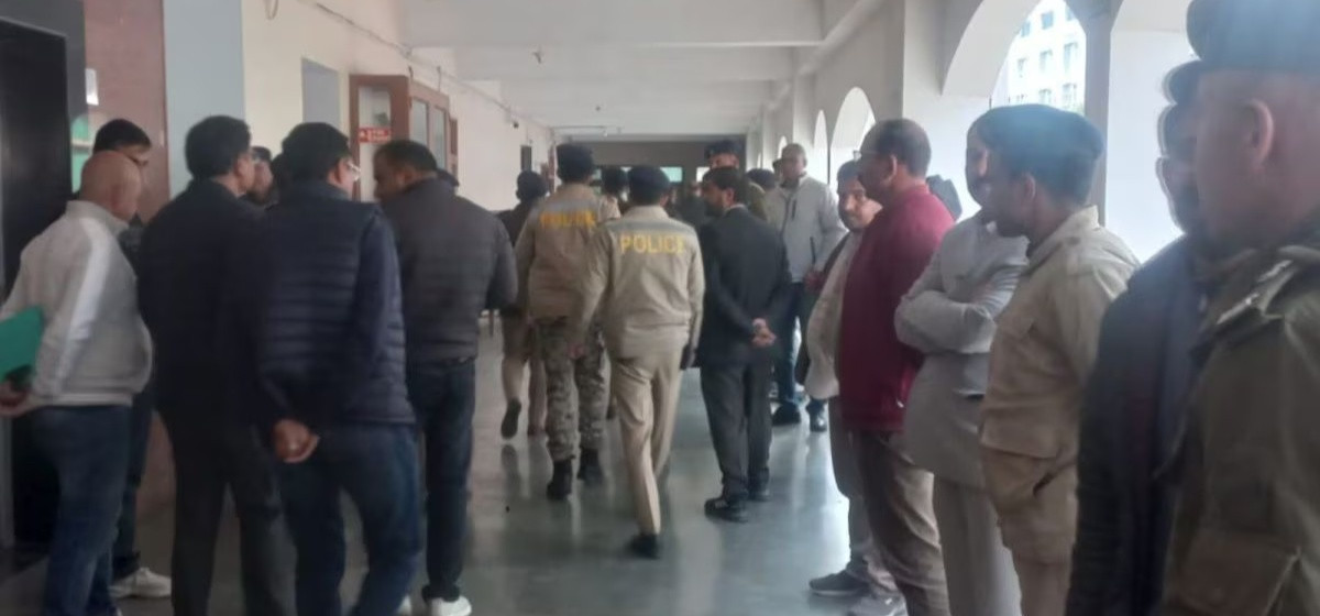 मुख्यमन्त्रीकै अगाडि छापा मारेपछि २० प्रहरी समातिए, दुई राज्यका प्रहरीबिच तनाव !