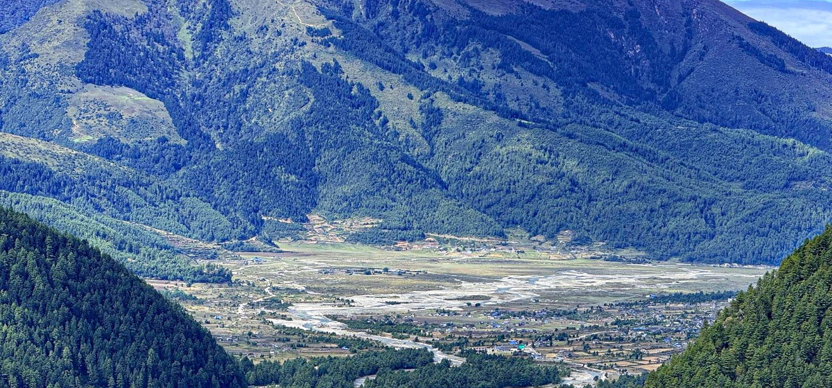 लगातारको बिदाले ढोरपाटनमा पर्यटकको भीड : होटल र होमस्टे भरिभराउ, बास नपाएर सयौँ फर्किए