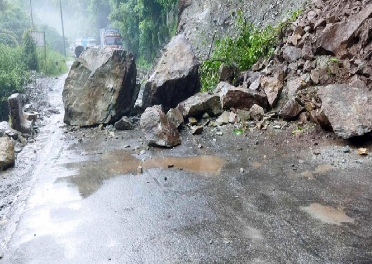 अवरुद्ध नारायणगढ मुग्लिन सडक खुल्यो